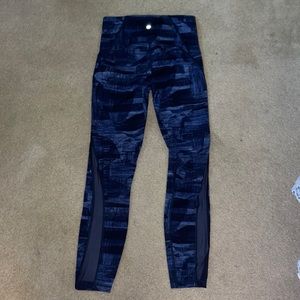 Lululemon - Navy patterned leggings